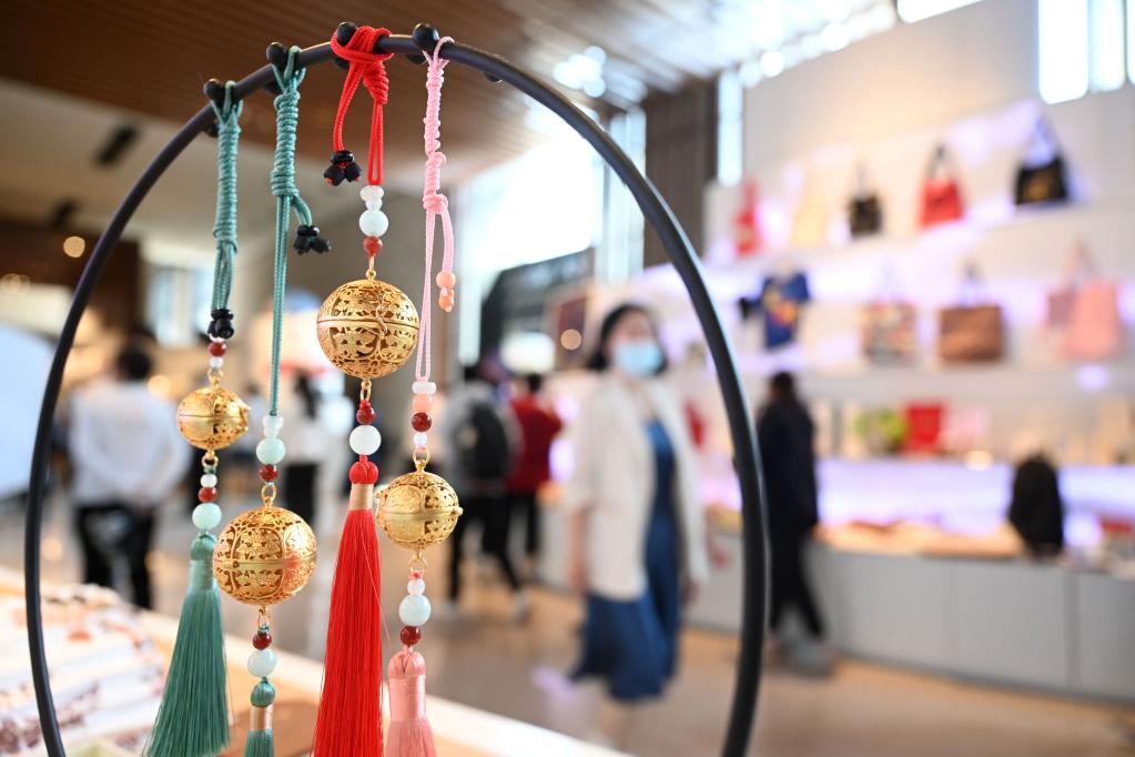 藝術(shù)創(chuàng )繪 近距離感受文物之美