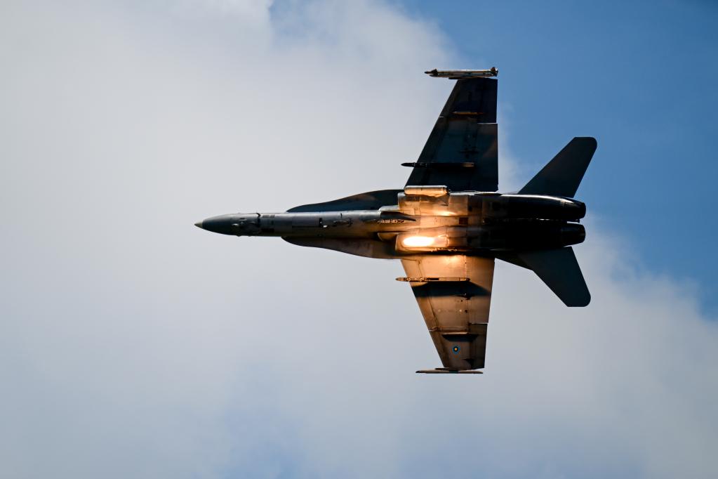 蘭卡威?？照梗猴w行表演精彩繼續