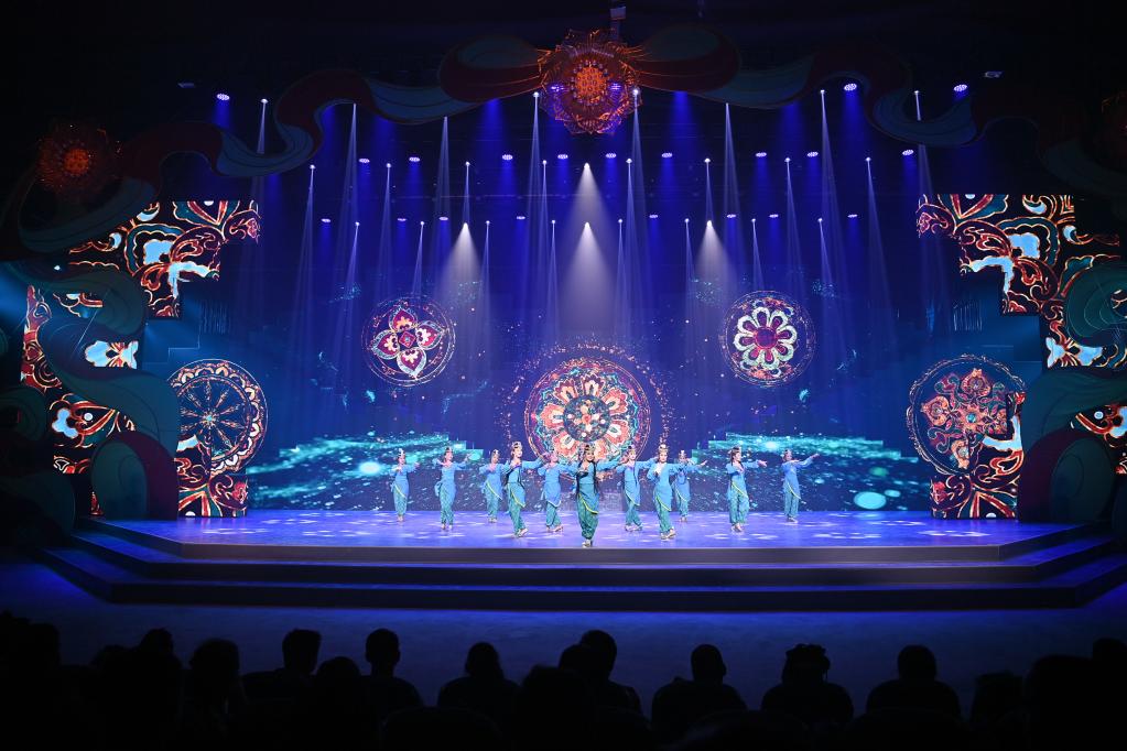 原創(chuàng  )歌舞劇“杏花之約 絲路龜茲”在新疆庫車(chē)首演