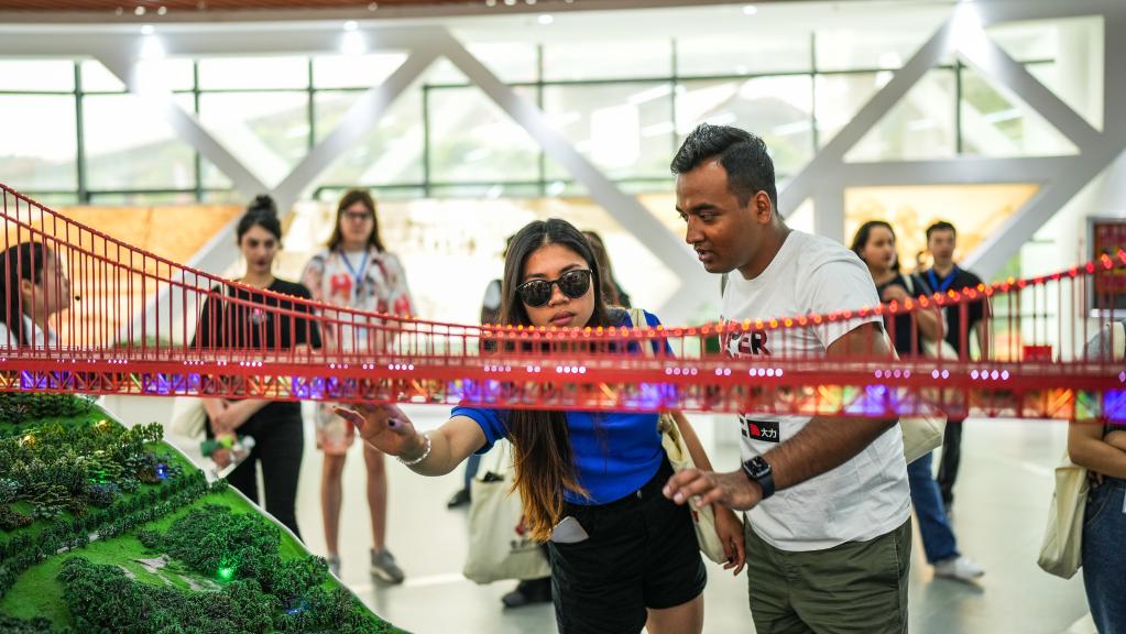 “邂逅中國”來(lái)華留學(xué)生社會(huì )實(shí)踐活動(dòng)在貴州舉行