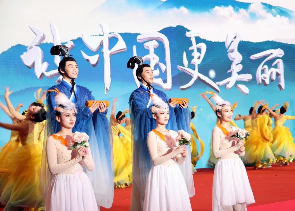 新華全媒+丨六五環(huán)境日國家主場(chǎng)活動(dòng)在山東濟南舉行