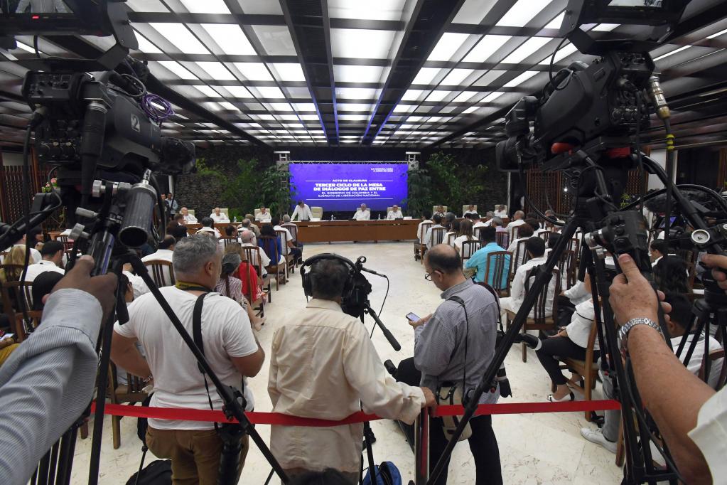 哥倫比亞政府與反政府武裝簽署臨時(shí)?；饏f(xié)議