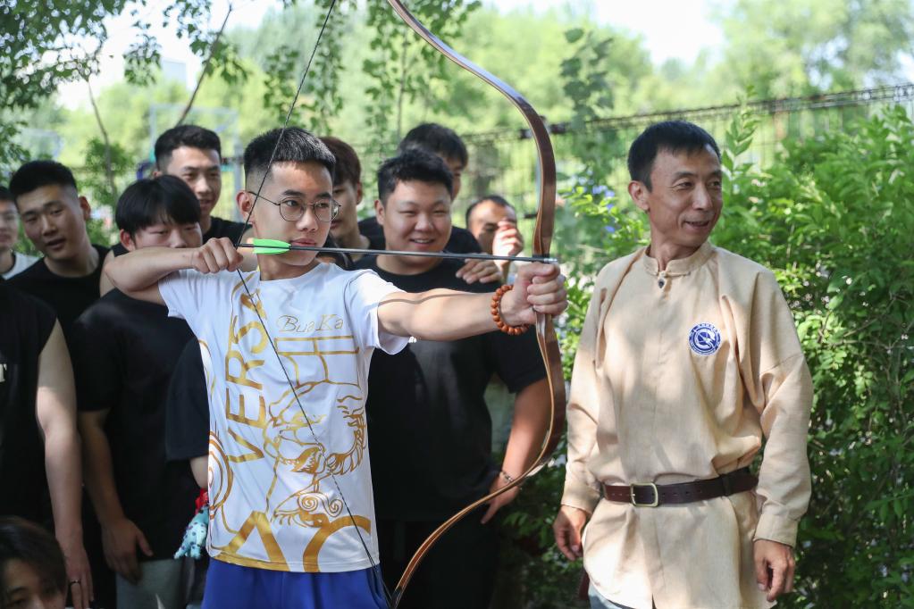 沈陽(yáng):傳統弓箭體驗進(jìn)高校