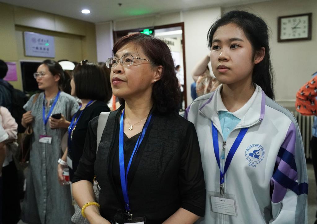 北京:探訪(fǎng)高考評卷現場(chǎng)