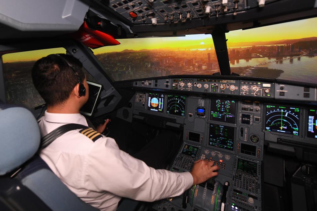 國產(chǎn)自研系統助力中國機長(cháng)“直沖云霄”