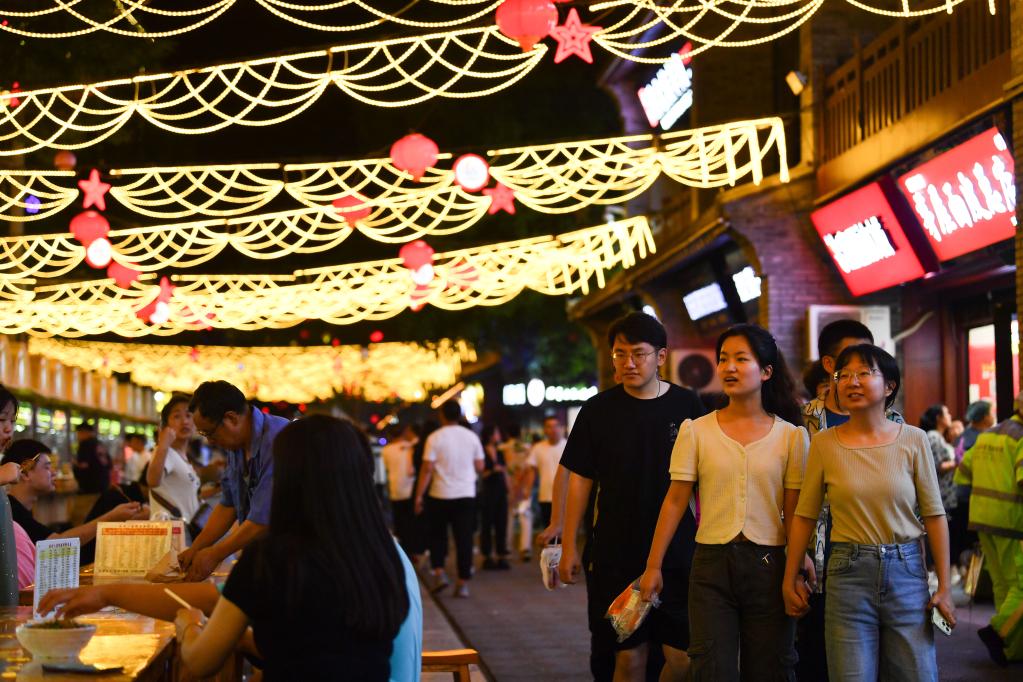 陜西延安:“夜經(jīng)濟”激發(fā)消費活力