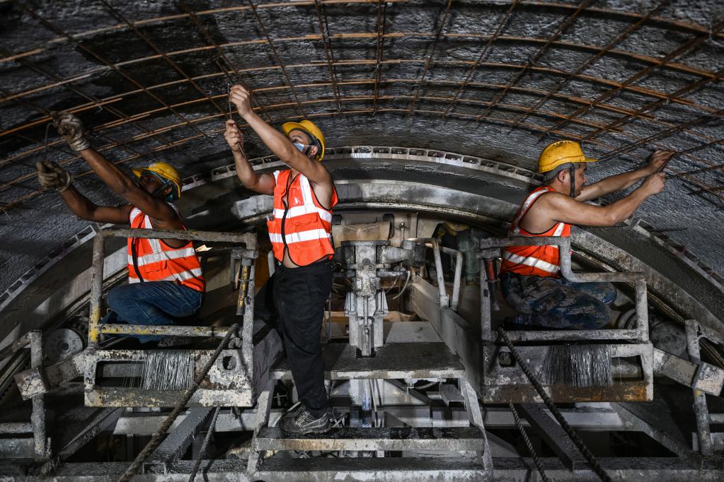 探訪(fǎng)馬東鐵項目云頂隧道掘進(jìn)現場(chǎng)