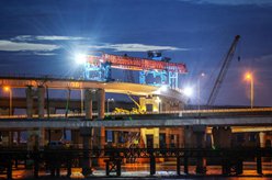 杭甬復線(xiàn)寧波一期濱?；ネ樌缭浇鹛链髽? /></a></p>
<p class=