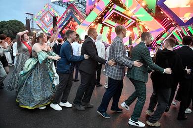 莫斯科:慶祝畢業(yè)