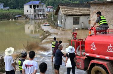湖南湘西：猛科村開(kāi)展抗洪救災