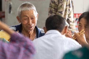 新華全媒+丨重慶萬(wàn)州:安置長(cháng)灘鎮受災居民