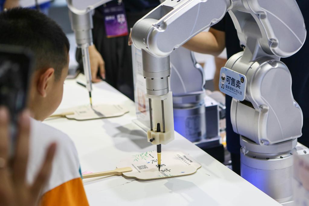 世界人工智能大會(huì )上演AI“才藝秀”