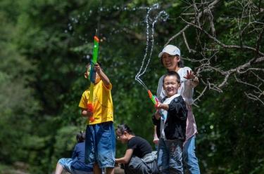 清涼六盤(pán)引客來(lái)