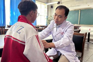 送醫送教 情暖高原——青年科技干部青?；鶎有幸?jiàn)聞