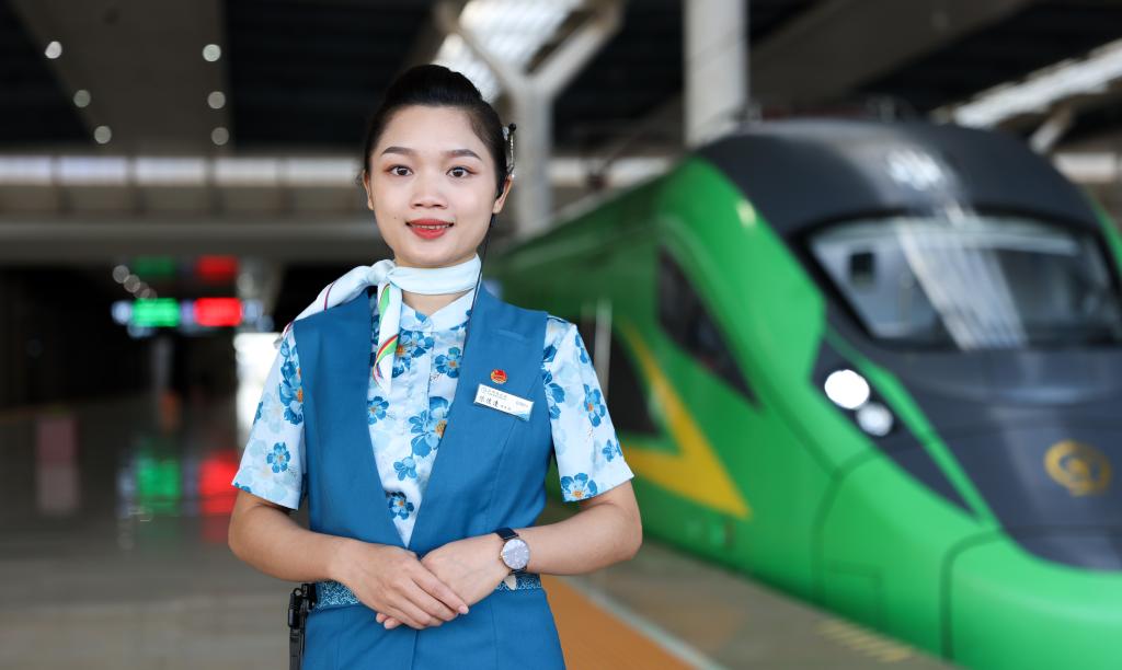 國道之行 從雪山奔向大海丨中老鐵路，連起了她的故鄉和遠方