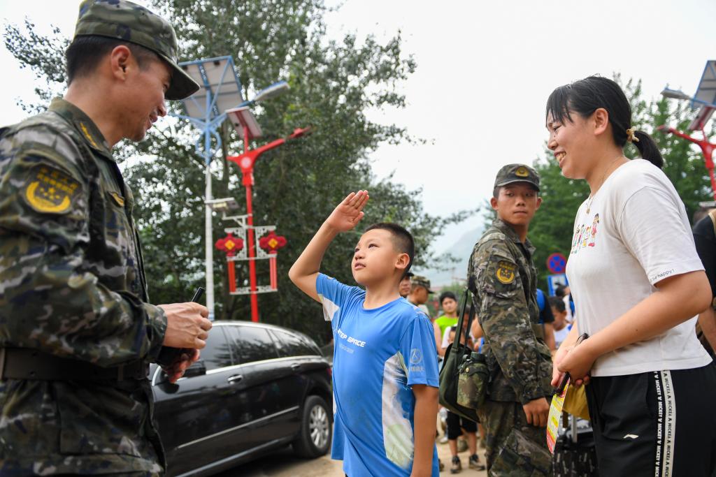 新華全媒+丨向您敬禮！