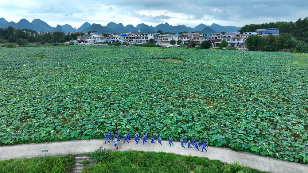 廣西柳江：鄉村少年綠茵逐夢(mèng)