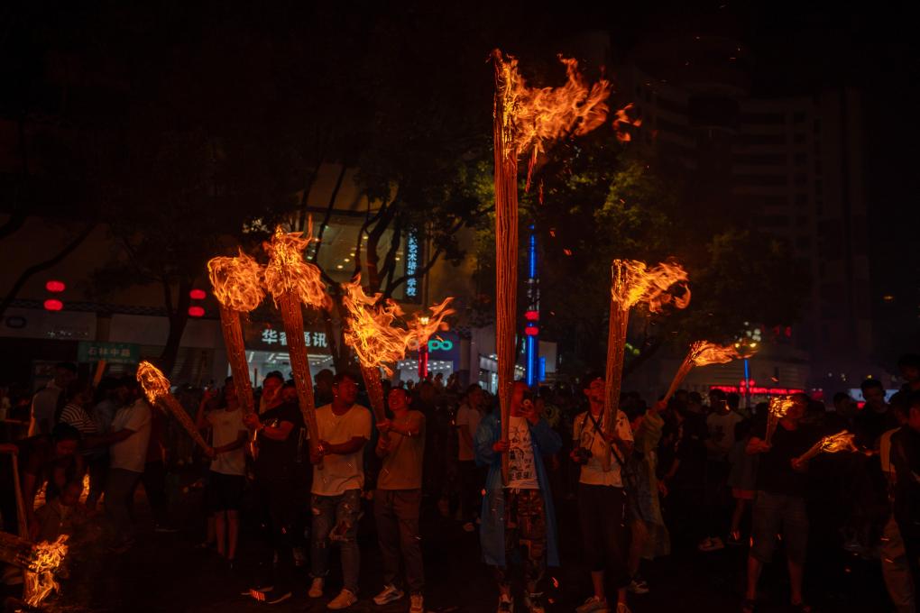 云南石林：火舞彝鄉慶佳節