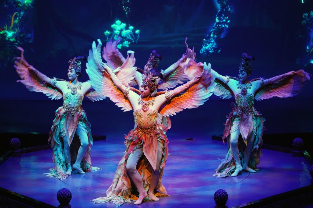 新華全媒+｜四劇“同臺”打造敦煌文化視覺(jué)盛宴——《樂(lè )動(dòng)敦煌》