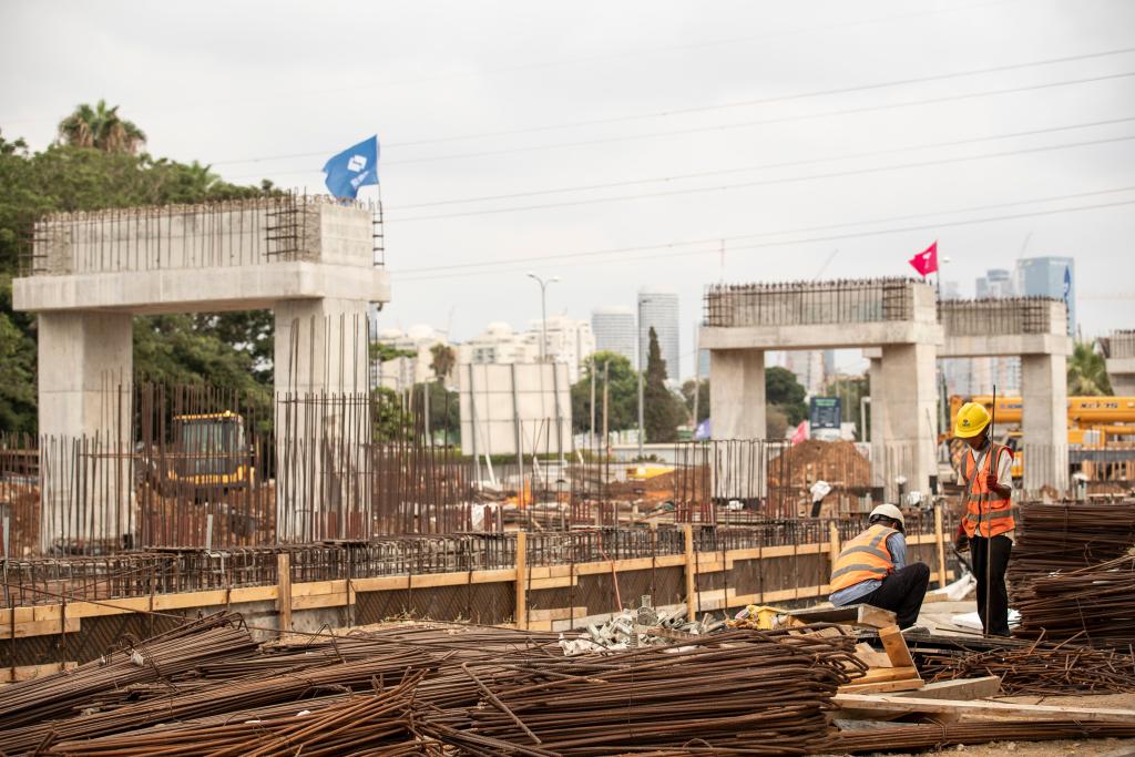 高溫下，特拉維夫輕軌建設正酣