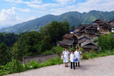 新華全媒+丨貴州榕江：一戶(hù)三村醫 守護村民健康