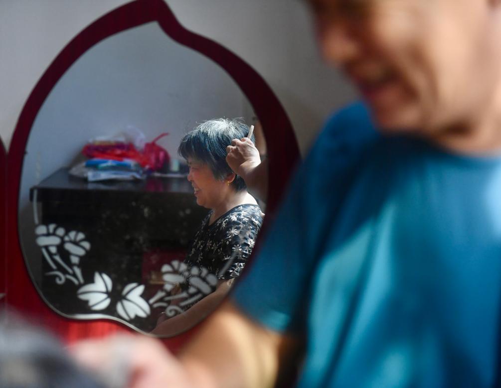 20年光陰，他的陪伴“點(diǎn)亮”她的黑色世界