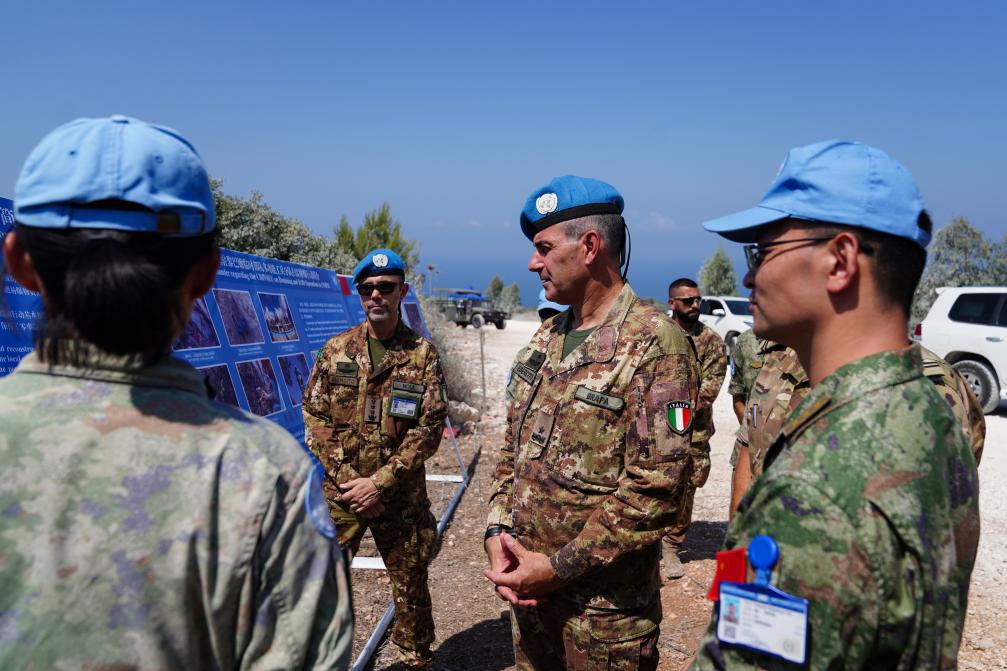 聯(lián)黎部隊西區司令視察中國維和部隊任務(wù)雷場(chǎng)