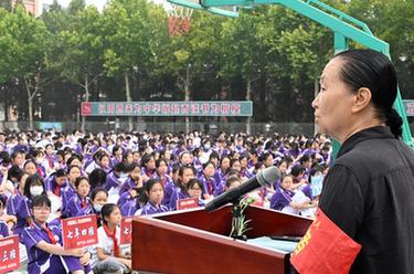 “同學(xué)，你好！”