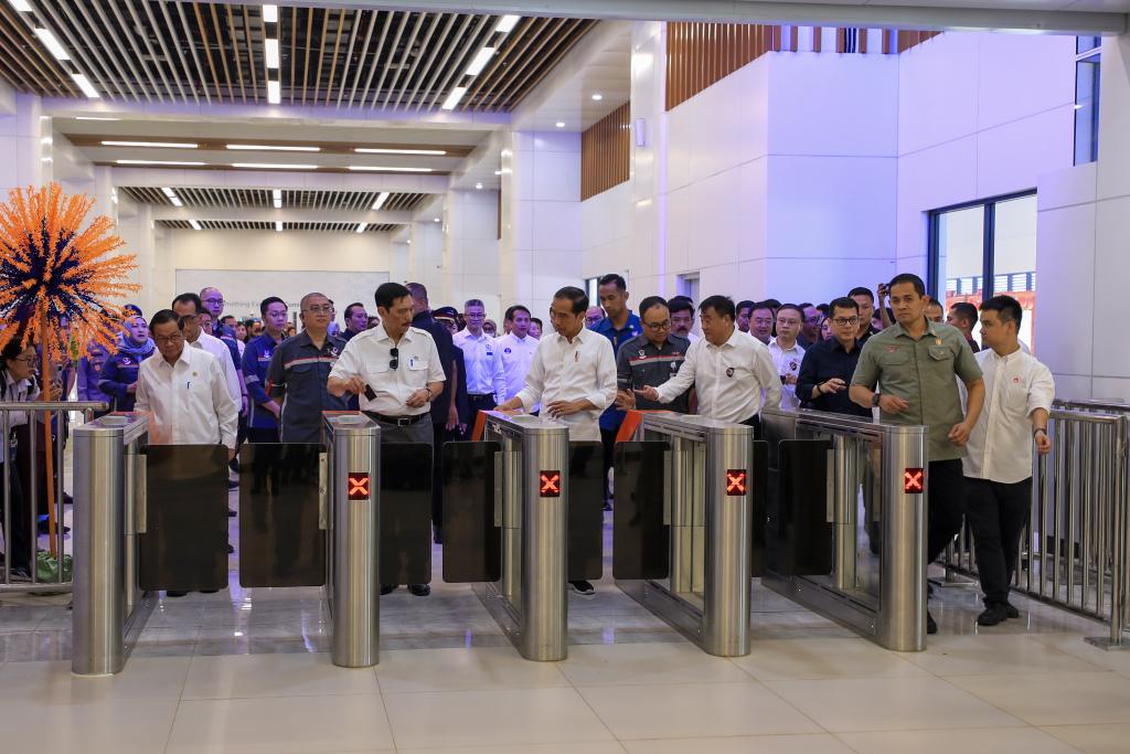 印尼總統首乘雅萬(wàn)高鐵：很平穩、很舒適