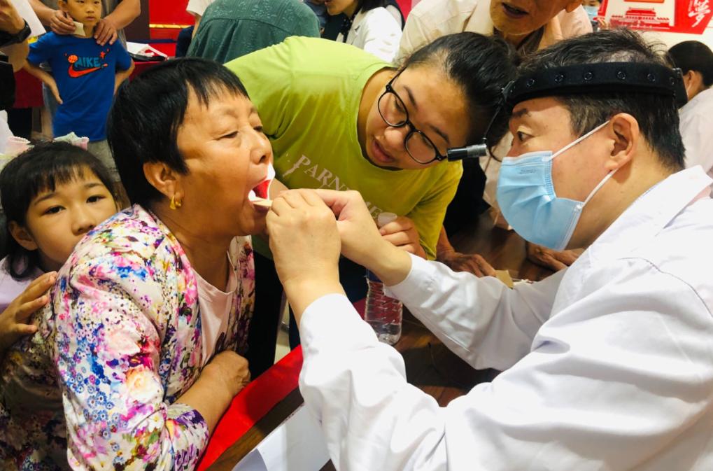 義診走進(jìn)社區 關(guān)愛(ài)居民健康