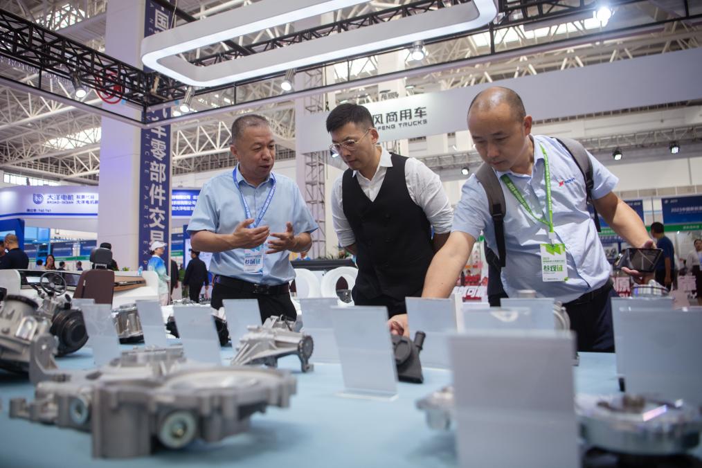 首屆全球汽車(chē)新生態(tài)發(fā)展大會(huì )在湖北十堰舉行