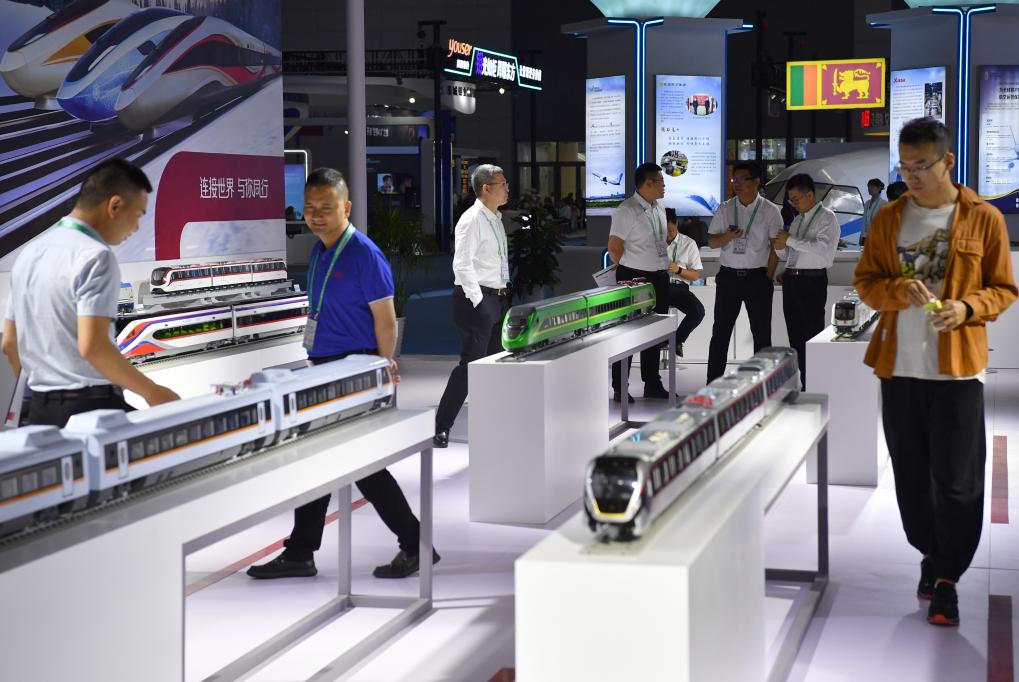 歐亞經(jīng)濟論壇：精彩紛呈的進(jìn)出口商品展