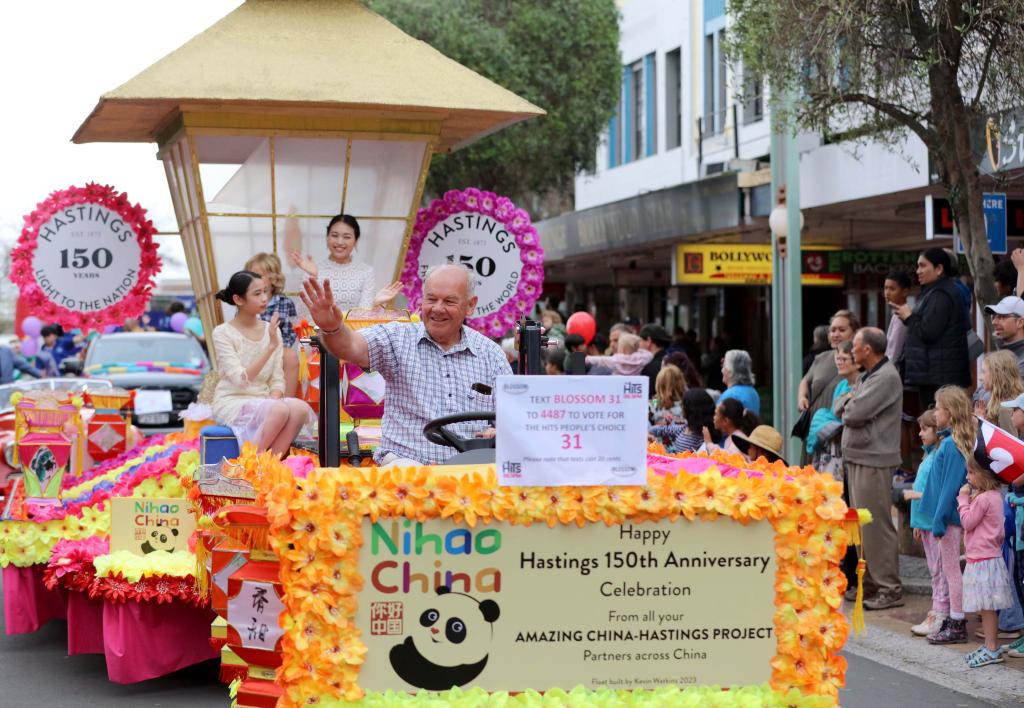 中國主題花車(chē)亮相新西蘭最大花車(chē)巡游并獲獎