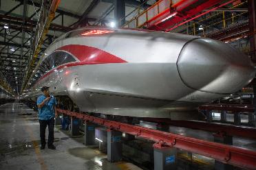 “動(dòng)車(chē)醫生”馬耀鋒：擰緊心中的“螺絲釘”