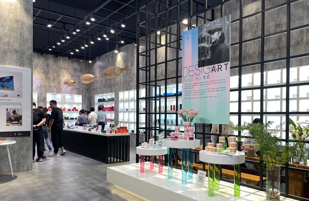 新文創(chuàng  )推動(dòng)中國陶瓷“上新出圈”