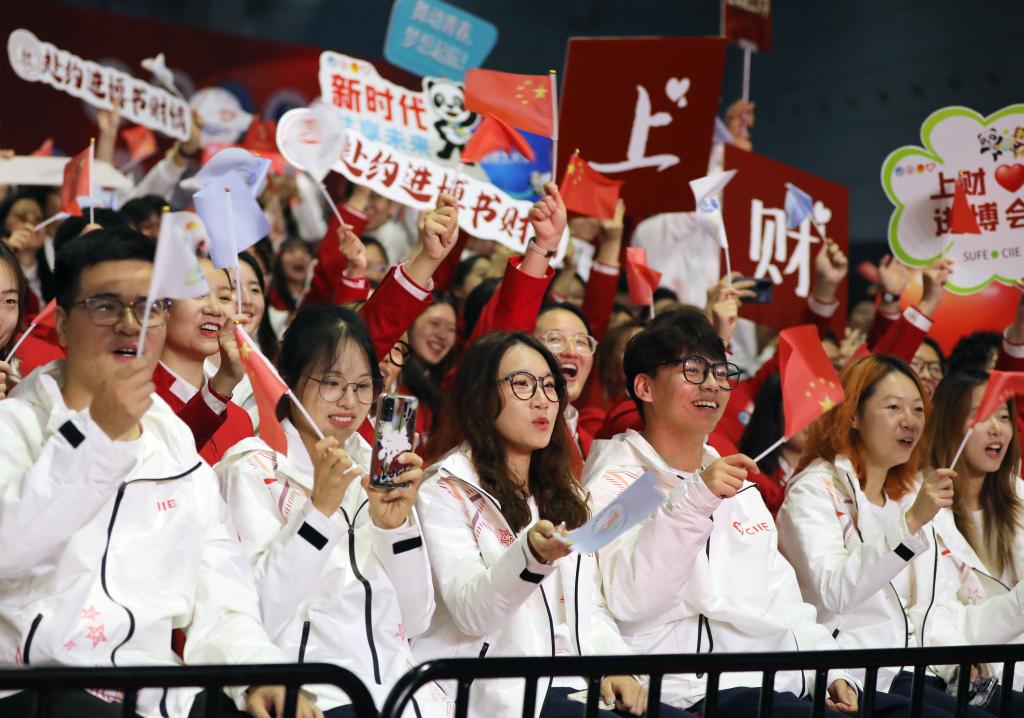 5700余名第六屆進(jìn)博會(huì )志愿者宣誓上崗