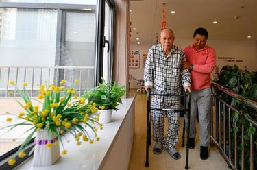 “15分鐘居家養老服務(wù)圈”圈出銀發(fā)“夕陽(yáng)紅”