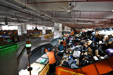 ?？冢嚎爝f企業(yè)備戰“雙十一”