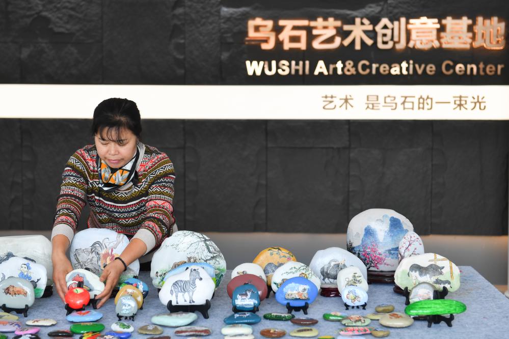 讓農民的藝術(shù)品“走出大山”