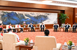 丁薛祥會(huì )見(jiàn)“港澳青年看祖國”各界港澳青年代表交流團