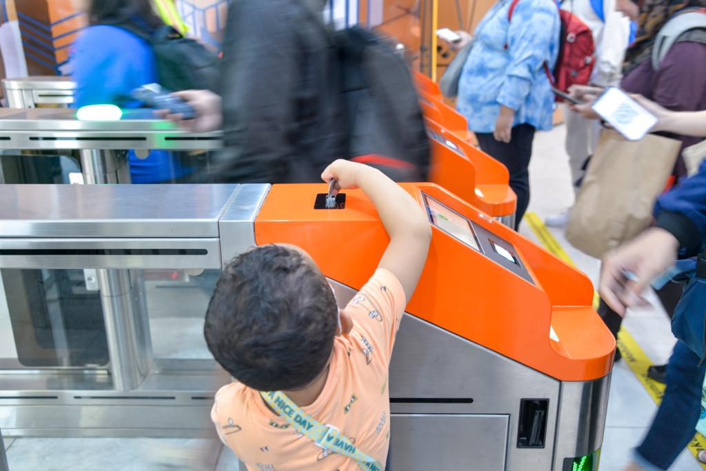 雅萬(wàn)高鐵開(kāi)通運營(yíng)“滿(mǎn)月”累計發(fā)送旅客38.3萬(wàn)人次