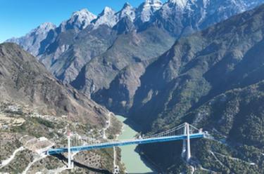 新華全媒+丨麗江至香格里拉鐵路開(kāi)通運營(yíng)