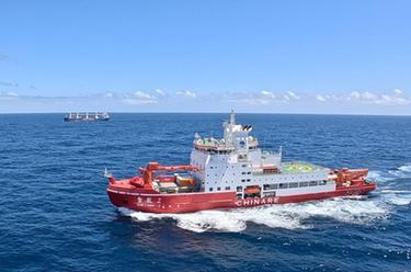 第40次南極考察丨“雪龍2”號和“天惠”輪結伴穿越西風(fēng)帶