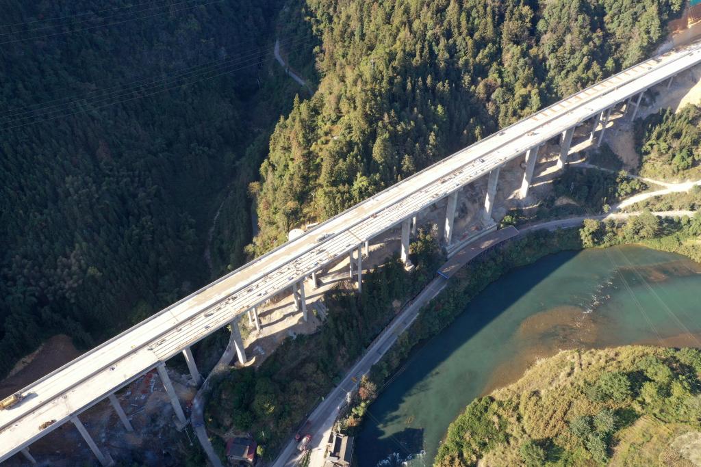 廣西龍勝：搶抓進(jìn)度建設高速公路