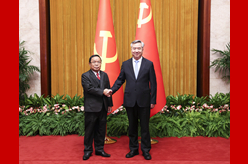 李希同老撾人革黨中央政治局委員、中央紀委書(shū)記、國家監察總署署長(cháng)坎潘舉行會(huì )談