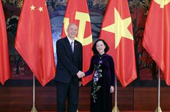 蔡奇同越共中央政治局委員、中央書(shū)記處常務(wù)書(shū)記張氏梅舉行會(huì )談