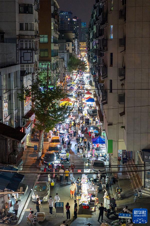 （新華全媒頭條·圖文互動(dòng)）（1）鯤鵬展翅九萬(wàn)里——以習近平同志為核心的黨中央引領(lǐng)中華民族邁向偉大復興述評