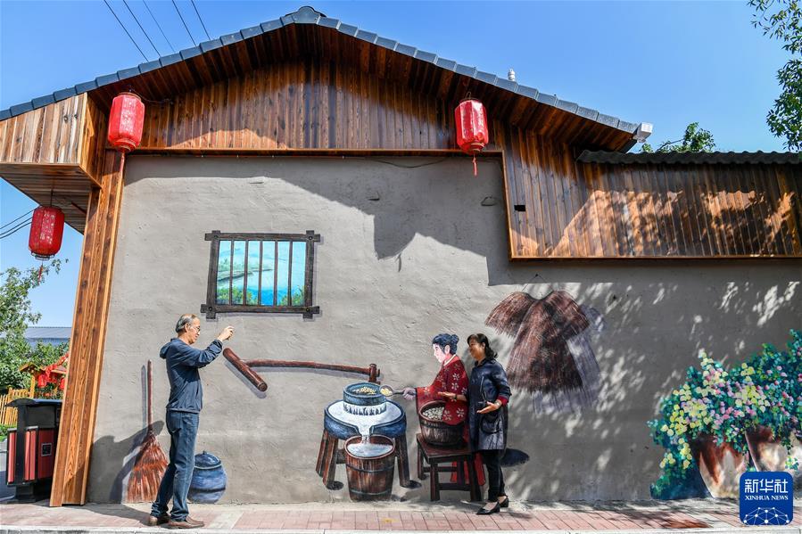 （新華全媒頭條·圖文互動(dòng)）（7）鯤鵬展翅九萬(wàn)里——以習近平同志為核心的黨中央引領(lǐng)中華民族邁向偉大復興述評