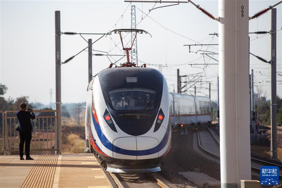 （新華全媒頭條·圖文互動(dòng)）（12）鯤鵬展翅九萬(wàn)里——以習近平同志為核心的黨中央引領(lǐng)中華民族邁向偉大復興述評