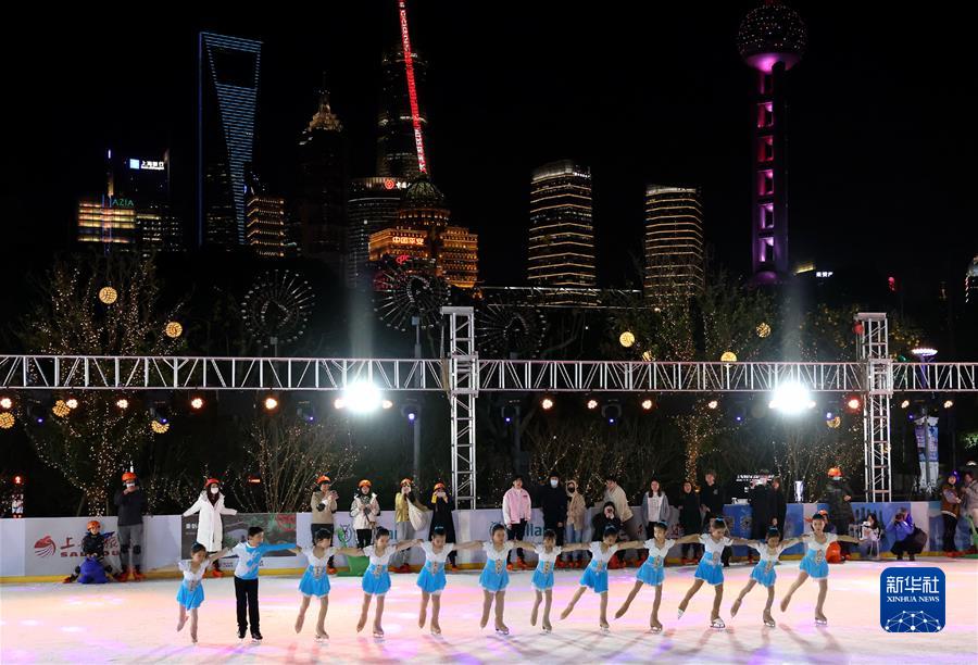 (新華全媒頭條·圖文互動(dòng))(2)愿景照進(jìn)現實(shí) 共赴冰雪之約——“帶動(dòng)三億人參與冰雪運動(dòng)”掃描